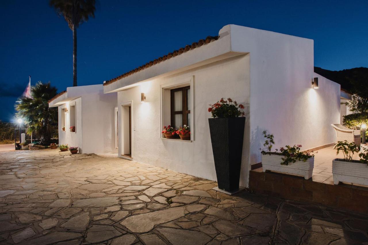 Resort Fior Di Sardegna Позада Екстериор снимка